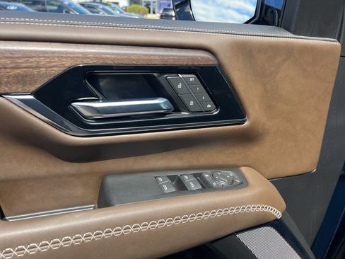 Used 2025 GMC Yukon Denali Ultimate AWD/4WD image 24