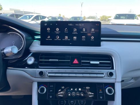 Used 2025 Genesis G70 2.5T image 21