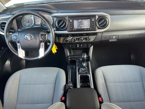 Used 2018 Toyota Tacoma SR5 AWD/4WD image 13