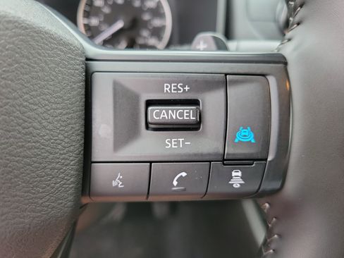 Used 2025 Nissan Rogue SV AWD/4WD image 22