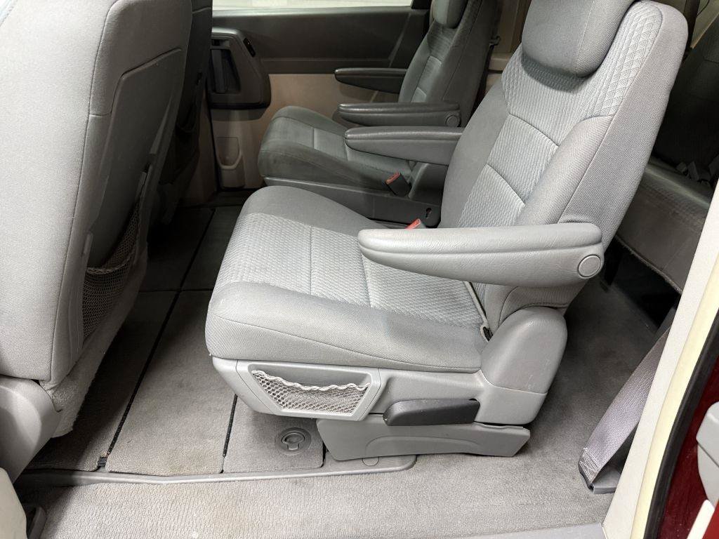 Used 2010 Chrysler Town & Country Touring FWD image 18