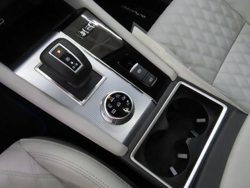 New 2025 Mitsubishi Outlander SEL image 15