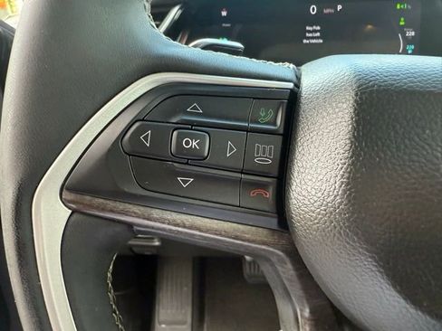 Used 2022 Jeep Grand Cherokee Limited 4xe w/ Luxury Tech Group II AWD/4WD image 32