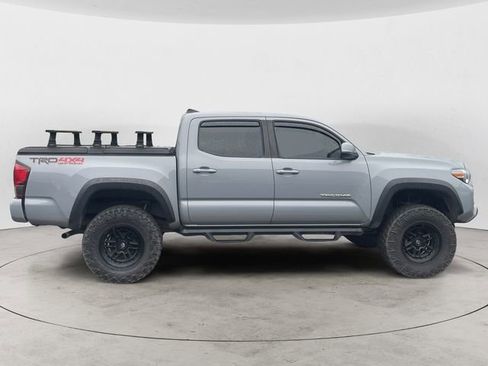 Used 2019 Toyota Tacoma TRD Off-Road w/ Technology Package image 6