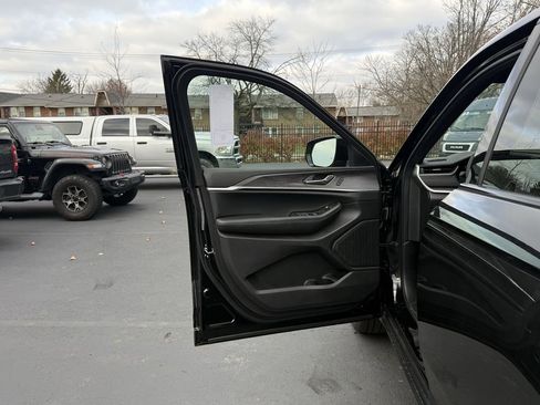 New 2025 Jeep Grand Cherokee Limited image 10