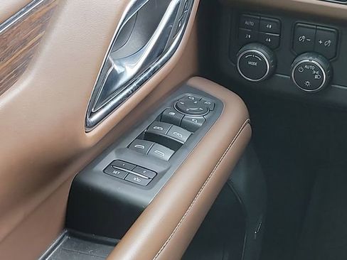 Used 2023 Chevrolet Suburban High Country w/ Premium Package 2 image 24