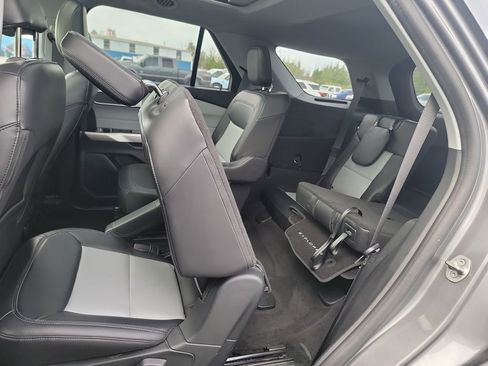 Used 2022 Ford Explorer XLT w/ Equipment Group 202A image 33