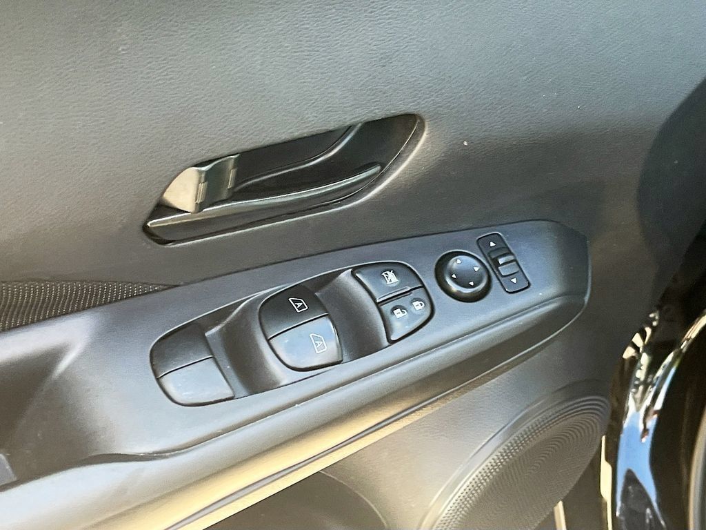 Used 2022 Nissan Kicks S FWD image 17