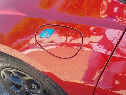 Used 2025 Chrysler Pacifica Premium image 10