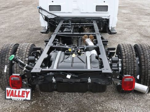 New 2025 Ford F550 4x4 Regular Cab Super Duty image 16