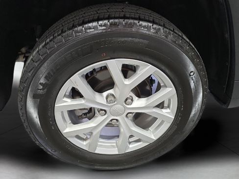 Used 2023 Jeep Grand Cherokee Limited AWD/4WD image 27