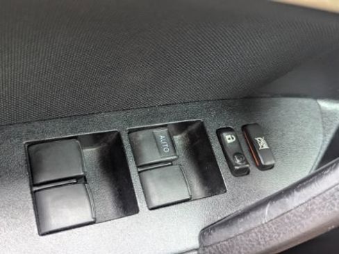 Used 2014 Toyota Corolla LE FWD image 30