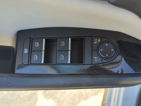 Used 2023 MAZDA MAZDA3 s FWD image 9