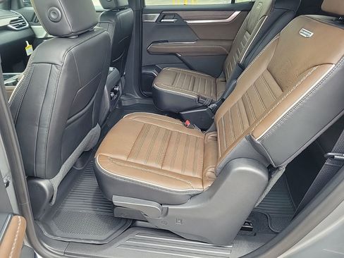 New 2026 GMC Acadia Denali Ultimate w/ LPO, All-Weather Package FWD image 10