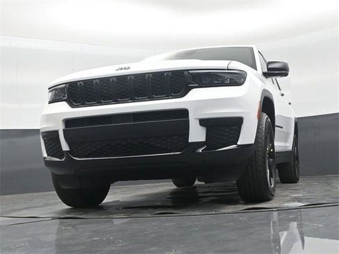 New 2025 Jeep Grand Cherokee L Altitude image 46