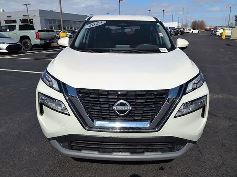 Used 2023 Nissan Rogue SV image 2