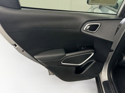 Used 2025 Kia Soul LX w/ LX Technology Package FWD image 26