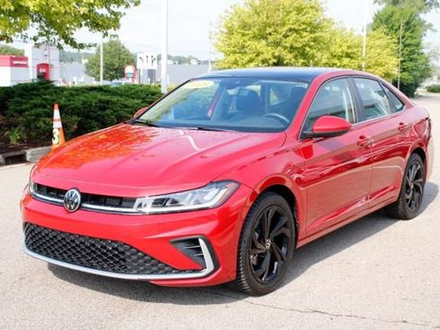 Used 2025 Volkswagen Jetta SE w/ Sunroof Package FWD image 10