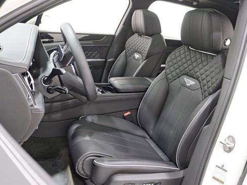 Used 2021 Bentley Bentayga AWD/4WD image 35
