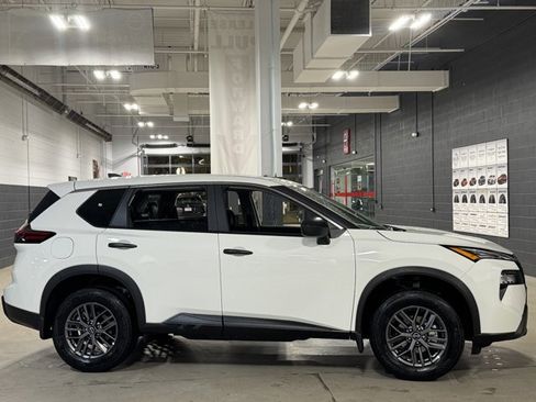 New 2026 Nissan Rogue S image 5