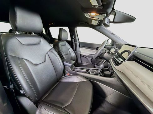 Used 2025 Jeep Compass Limited image 30