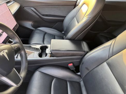 Used 2020 Tesla Model Y Long Range image 9