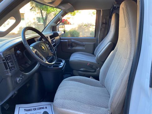 Used 2017 Chevrolet Express 3500 Extended image 42