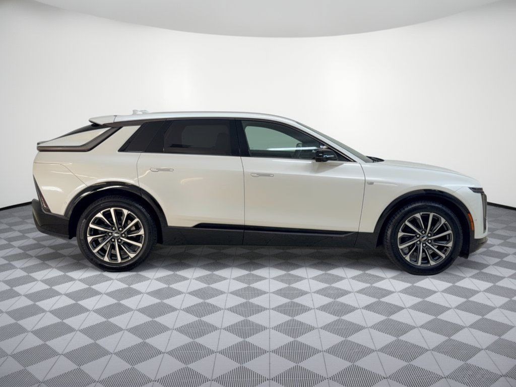 Used 2024 Cadillac Lyriq Sport RWD image 8