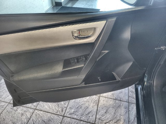 Used 2017 Toyota Corolla LE FWD image 13