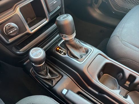 Used 2021 Jeep Wrangler Unlimited Sport image 33