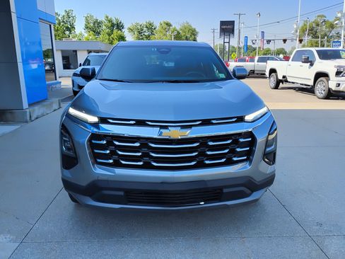 Used 2025 Chevrolet Equinox LT FWD image 2