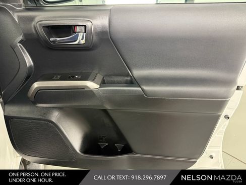 Used 2018 Toyota Tacoma TRD Sport w/ Technology Package AWD/4WD image 44