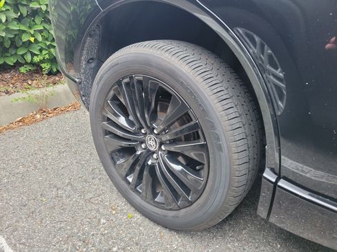 Used 2023 Toyota Venza Nightshade AWD/4WD image 13