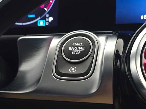 Certified 2025 Mercedes-Benz GLB 250 4MATIC image 34