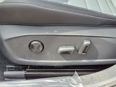 New 2025 Volkswagen Jetta SE image 16