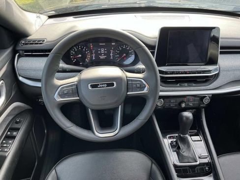 Used 2025 Jeep Compass Latitude AWD/4WD image 11