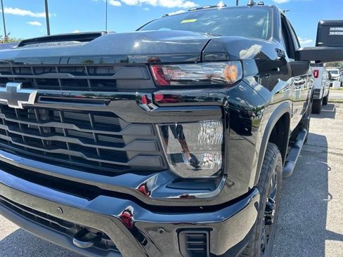 New 2026 Chevrolet Silverado 2500 Custom w/ Custom Value Package AWD/4WD image 9