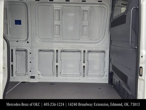 Used 2025 Mercedes-Benz Sprinter 2500 image 25