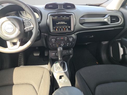 Used 2023 Jeep Renegade Latitude AWD/4WD image 11