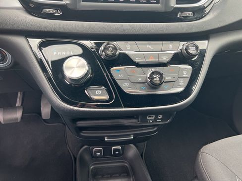 Used 2019 Chrysler Pacifica Touring Plus w/ S Appearance Package image 16