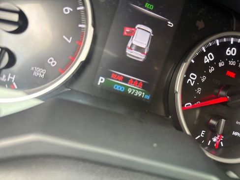 Used 2021 Toyota RAV4 LE AWD/4WD image 16