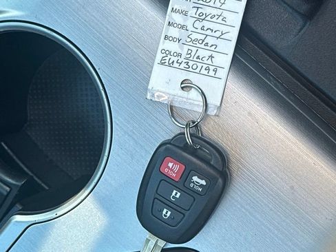 Used 2014 Toyota Camry SE w/ Moonroof Package FWD image 34