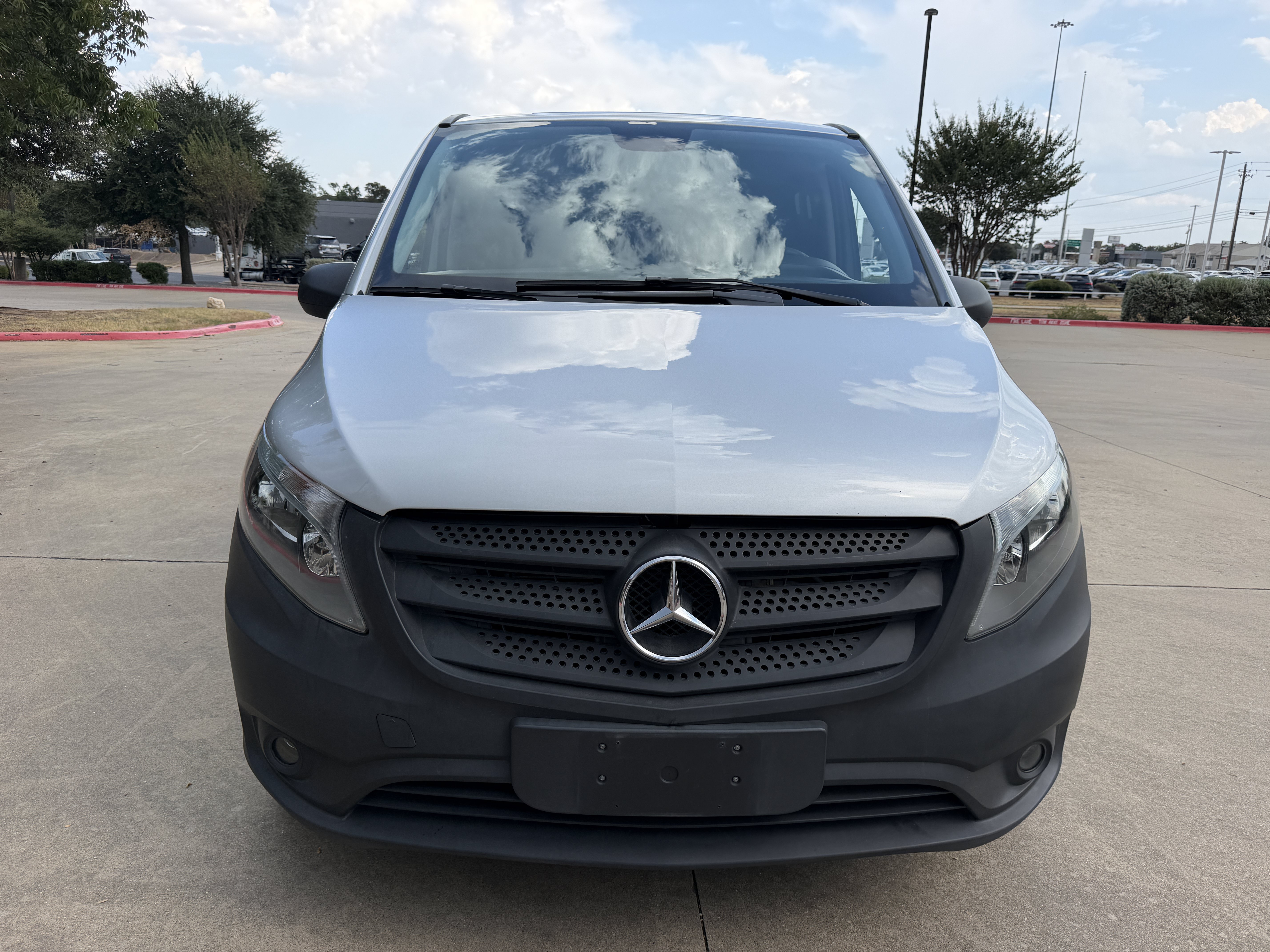 Used 2016 Mercedes-Benz Metris Passenger image 2