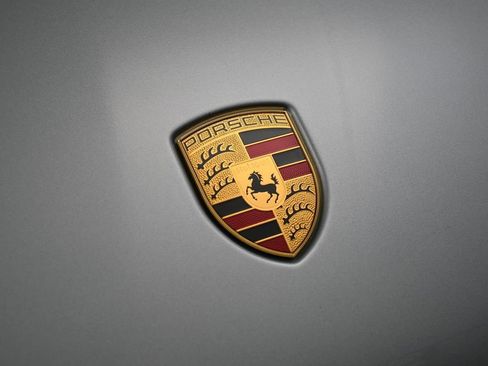 Certified 2025 Porsche Macan image 13