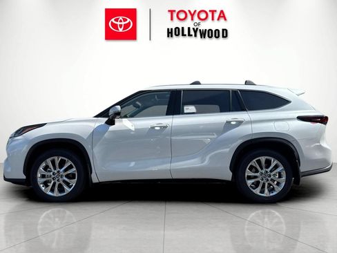 New 2026 Toyota Highlander Limited AWD/4WD image 9