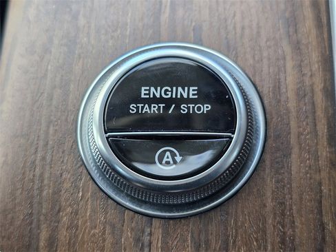 Used 2024 Mercedes-Benz GLC 300 image 31