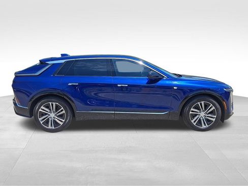 Used 2024 Cadillac Lyriq Luxury RWD image 7
