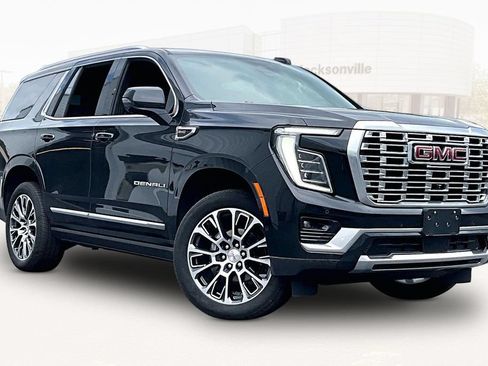 Used 2025 GMC Yukon Denali w/ Denali Reserve Package AWD/4WD image 3