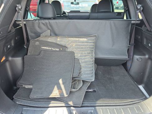 Used 2023 Mitsubishi Outlander SE FWD image 11