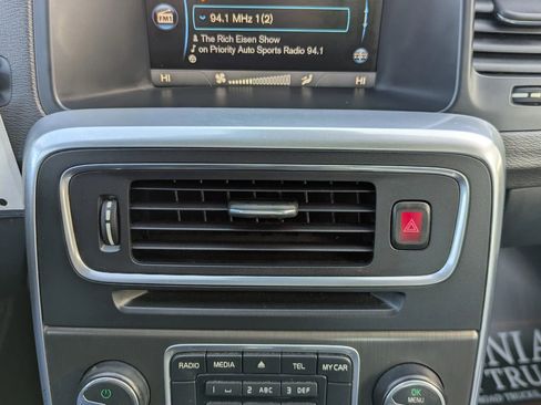 Used 2013 Volvo S60 T5 image 3